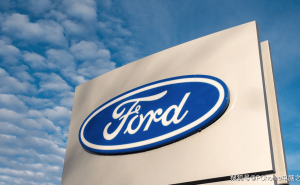 馬斯克銳評(píng)福特收縮電車戰(zhàn)略：傳統(tǒng)車企難改舊思維，方向錯(cuò)了難挽回