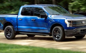 馬斯克與福特“恩怨”不斷:從預(yù)言消亡到FSD授權(quán)之爭(zhēng)