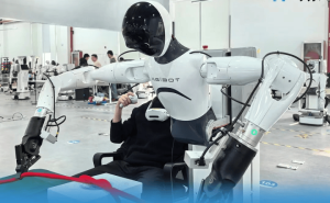 智元機(jī)器人引領(lǐng)變革:上海數(shù)采中心助力 5萬(wàn)元家用機(jī)器人未來(lái)可期