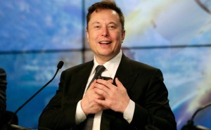 馬斯克銳評(píng)福特轉(zhuǎn)型:電動(dòng)化缺智能化,傳統(tǒng)車(chē)企路在何方?