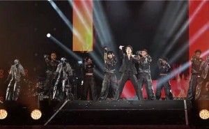 王力宏成都演唱會(huì)引機(jī)器人伴舞，馬斯克轉(zhuǎn)發(fā)視頻贊“Impressive”