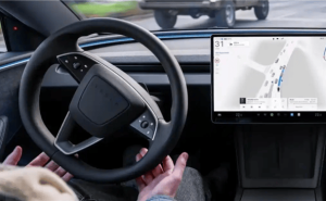 Waymo前CEO狠批特斯拉純視覺：硬件局限大，惡劣路況下難堪重任