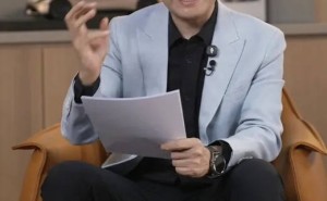 雷軍直播官宣：初代小米SU7停產，近37萬輛交付見證里程碑時刻