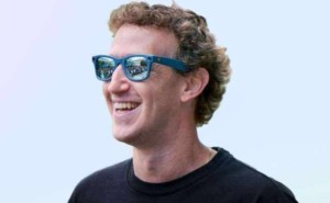 扎克伯格現身法庭，隨行者戴智能眼鏡遭法官“錄制禁令”警告