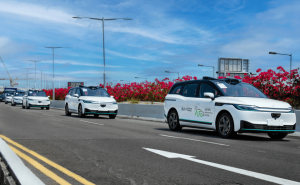 蘿卜快跑香港再突破：機(jī)場島至東涌跨區(qū)貫通 自動駕駛網(wǎng)絡(luò)邁向核心社區(qū)