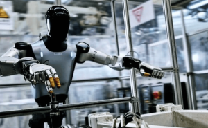 雷軍透露：小米人形機器人進汽車工廠“實習”，未來5年將批量上崗