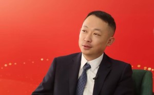 全國(guó)政協(xié)委員周源建言:促互聯(lián)網(wǎng)專(zhuān)業(yè)內(nèi)容流通 護(hù)AI漫劇產(chǎn)業(yè)規(guī)范發(fā)展