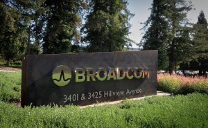 博通CEO展望：AI芯片業務爆發，2027年收入有望突破千億美元大關