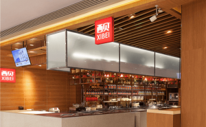 西貝陷困境：半年預(yù)虧超6億關(guān)店102家，裁員下員工權(quán)益與資本博弈待解