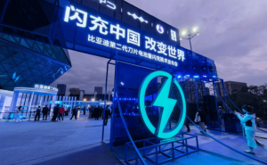 比亞迪技術(shù)發(fā)布會引跨界熱潮：九大品牌齊助陣，閃充續(xù)航雙突破開啟出行新篇章