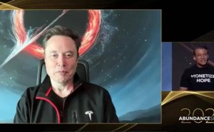 馬斯克最新訪談：AI加速進化，人類或被邊緣，未來10年經(jīng)濟規(guī)模有望擴十倍