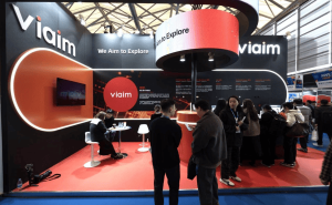 未來(lái)智能AWE首秀viaim品牌：以AI耳機(jī)為基，拓展辦公生態(tài)新維度