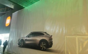 小米新一代SU7明晚上市！小訂客戶超十幾萬，門店擴租限流，雷軍稱漲價但物超所值