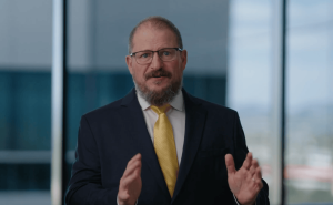 高通安蒙布局AI全場景：6G與AI融合，2030年TAM劍指9000億美元