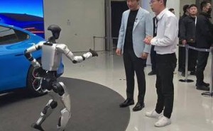 宇樹科技王興興亮相小米SU7發(fā)布會 雷軍憶五年前投資情誼致謝