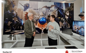 蘋果50周年盛會(huì)：雷鳥創(chuàng)新憑空間計(jì)算游戲成焦點(diǎn)，共探未來交互新篇