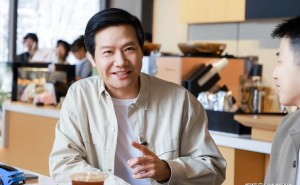 雷軍邀新一代SU7車主喝咖啡暢聊，車主分享體驗，首周交付量可觀