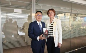 綠葉科技集團(tuán)董事長徐建成赴瑞士CRB深化合作 拓展高端護(hù)膚海外市場新征程