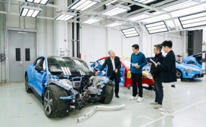 雷軍直播拆解新一代SU7：鎖單超4萬，性能安全亮點(diǎn)全解析