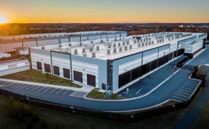 亞馬遜AWS加速擴(kuò)張：2027年底電力容量翻倍，自研芯片業(yè)務(wù)前景可期