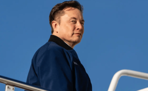 馬斯克發(fā)文祝賀“阿爾忒彌斯二號”返航：歡迎宇航員們平安回家