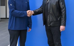 英特爾擬數(shù)周內(nèi)對(duì)內(nèi)公布與馬斯克Terafab項(xiàng)目合作詳情 精選專家參與