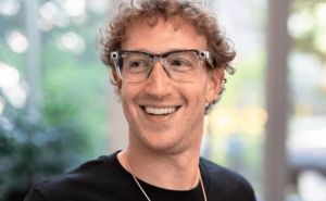 扎克伯格搬桌進(jìn)AI實(shí)驗(yàn)室親寫代碼 全力推動Meta人工智能發(fā)展