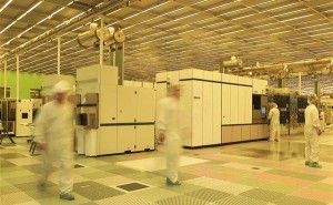 AI浪潮下山東崛起新首富！中際旭創成全球光模塊龍頭 市值破萬億訂單排至2027年