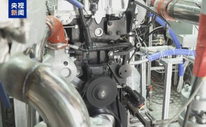 全球首臺大排量混動專用純氨內燃機點火 開啟重型商用車零碳動力新篇